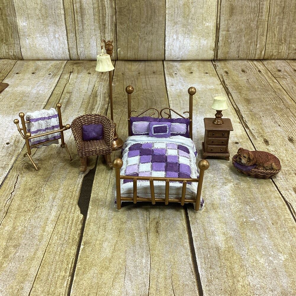 Miniature Dollhouse Bedroom Set 7 Pcs Metal Resin Bed Dog Quilt Chair Lamp Table